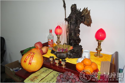 接財(cái)神_財(cái)神關(guān)三肖財(cái)神報(bào)圖_紅財(cái)神綠財(cái)神心咒